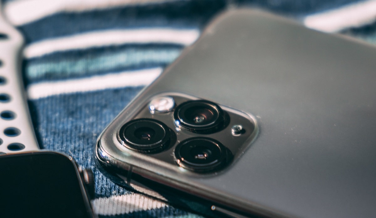 Best Camera Lens Protector for iPhone 11